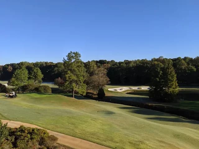 Scenic view of a lush golf course fairway with sand bunkers and water hazard at Thornblade, South Carolina.